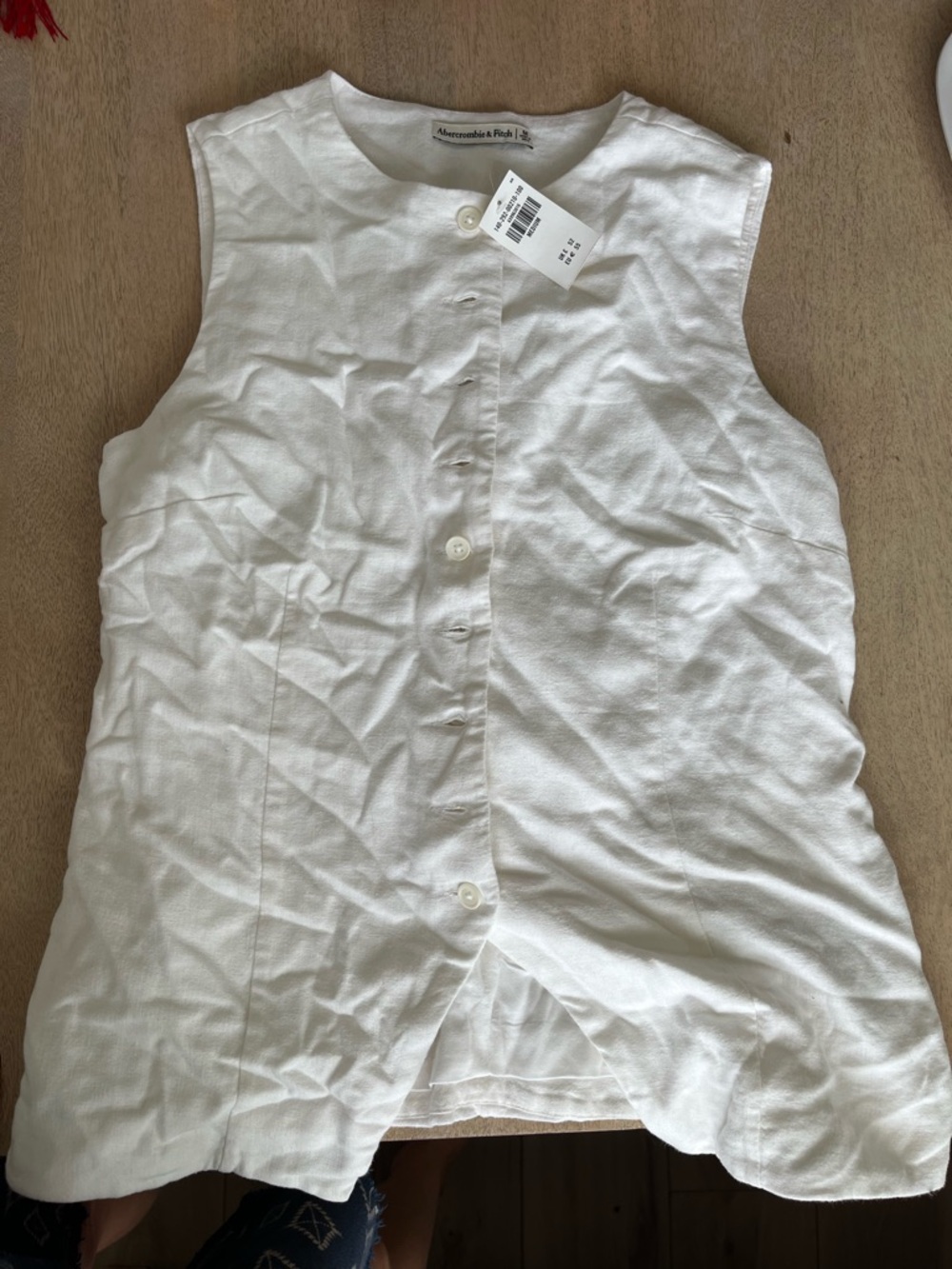 Abercrombie & Fitch White Button-Front Sleeveless Top